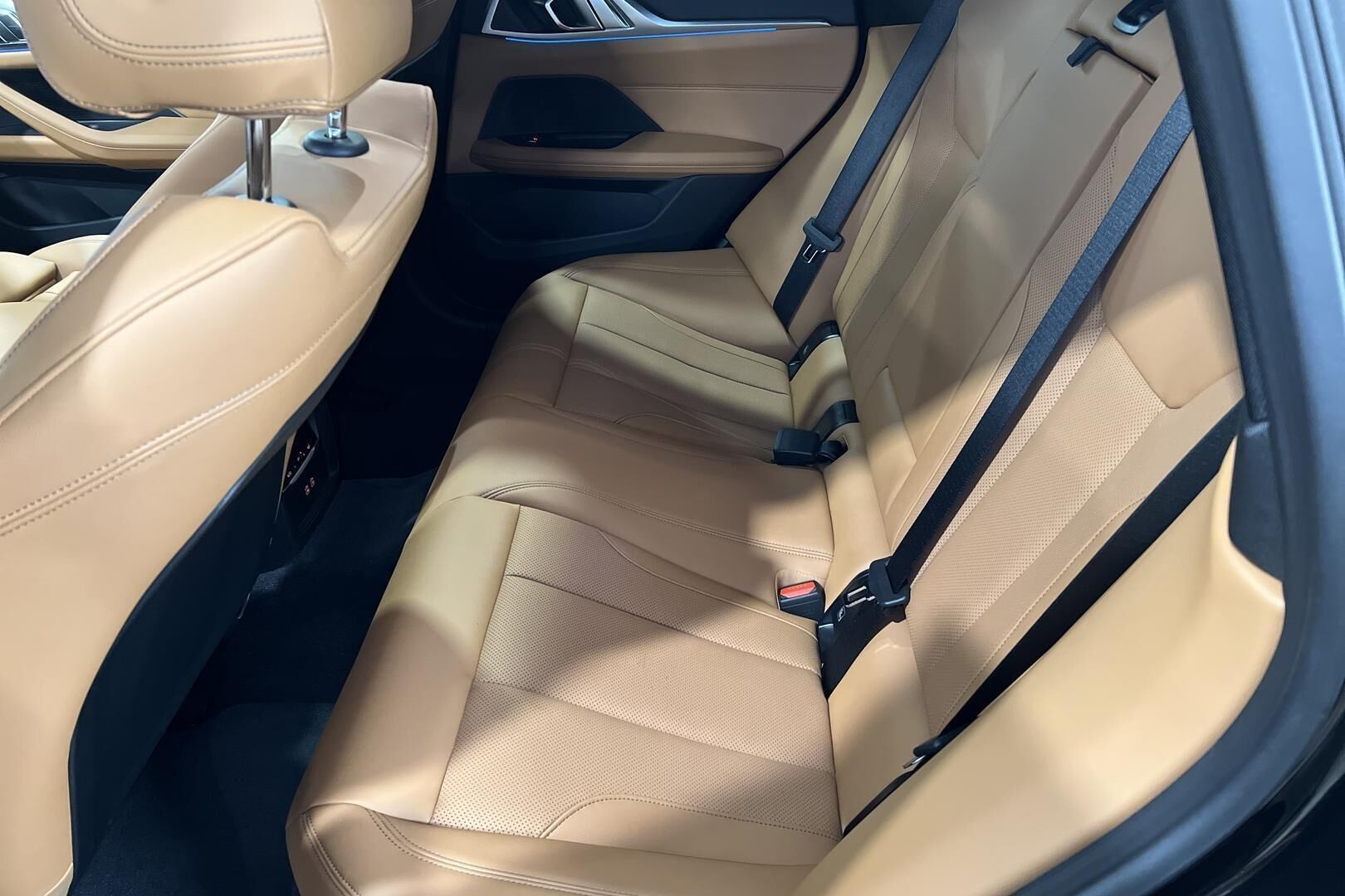 BMW I4 M60 iso kuva 7