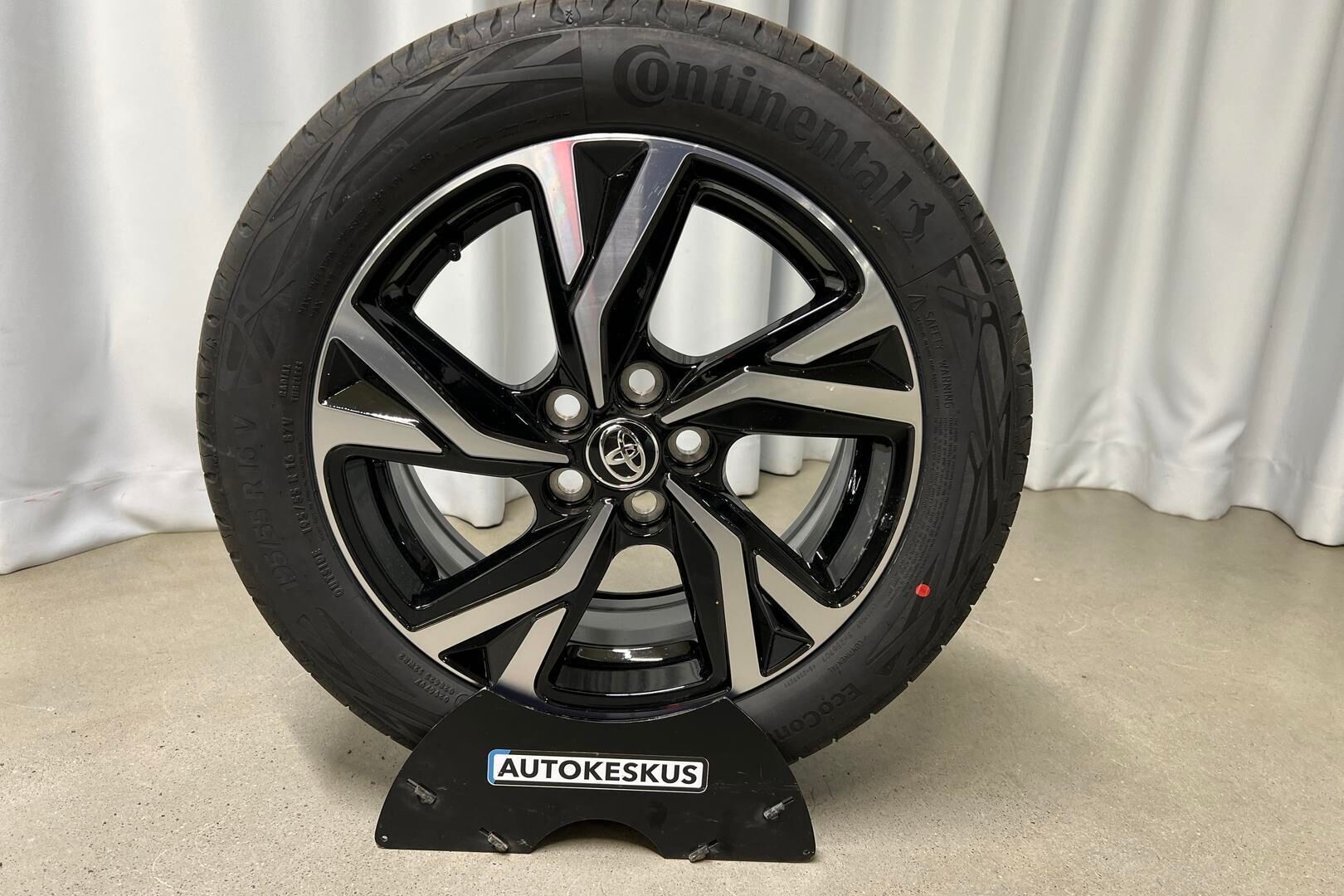 Toyota Yaris iso kuva 19