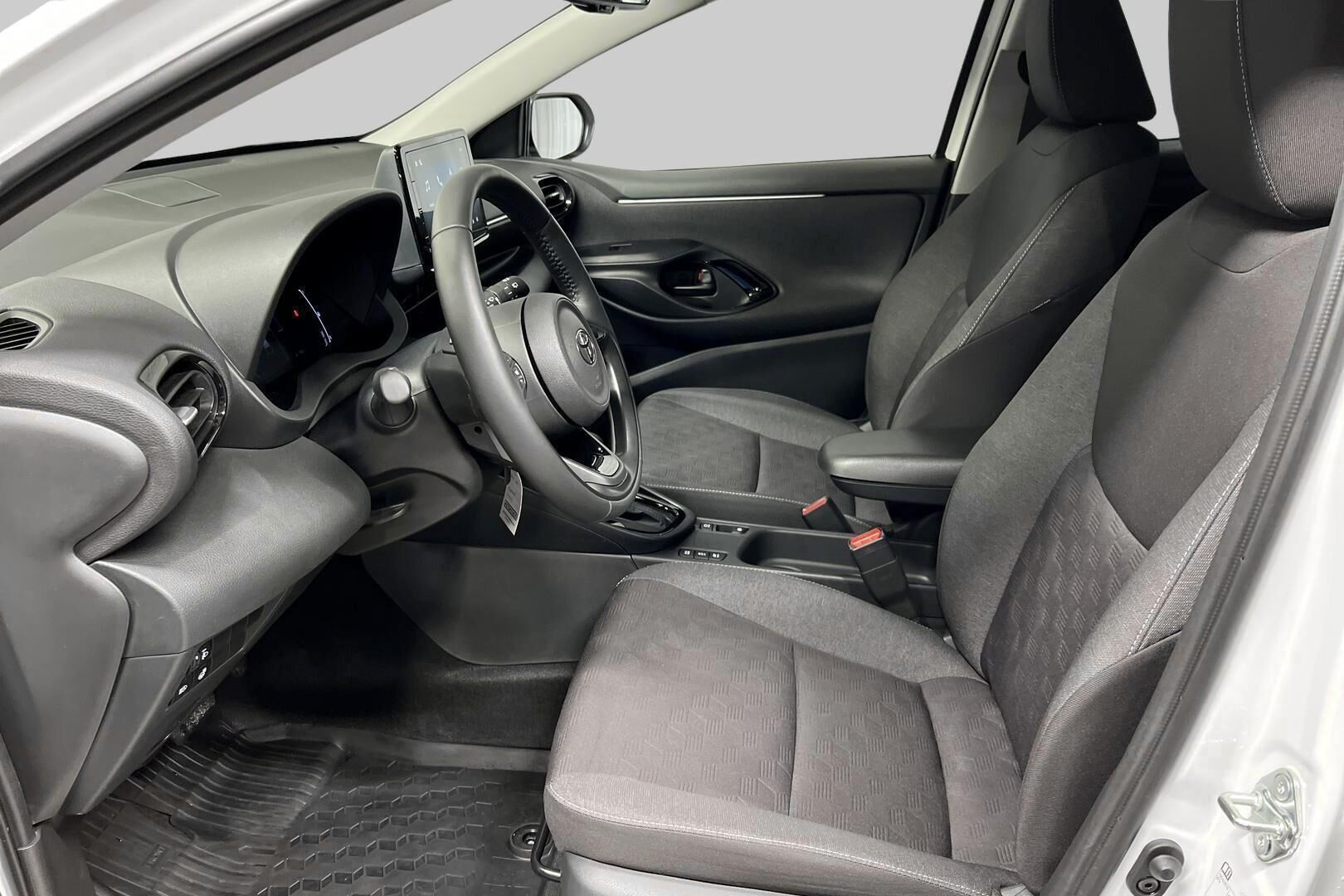 Toyota Yaris iso kuva 8