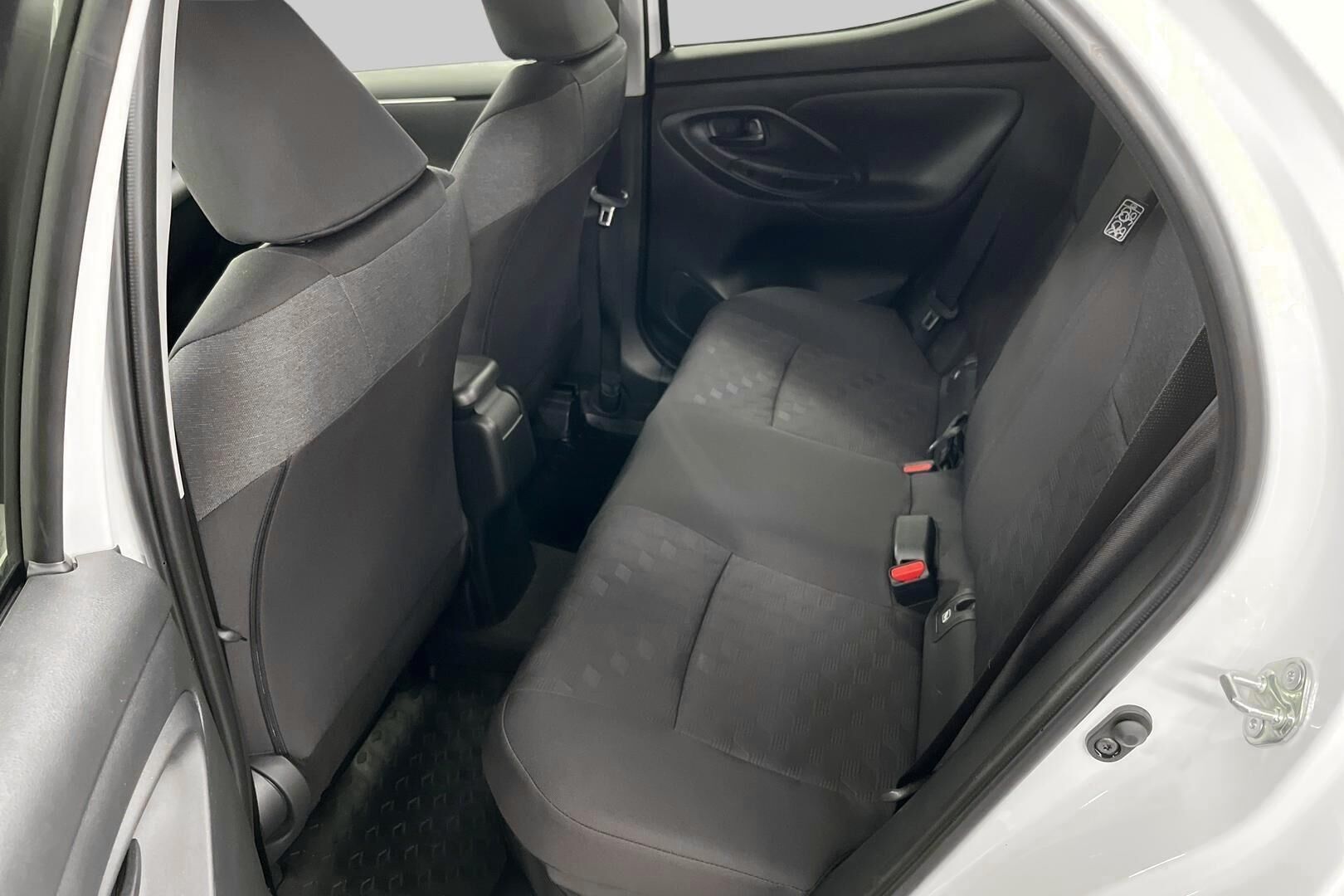 Toyota Yaris iso kuva 9