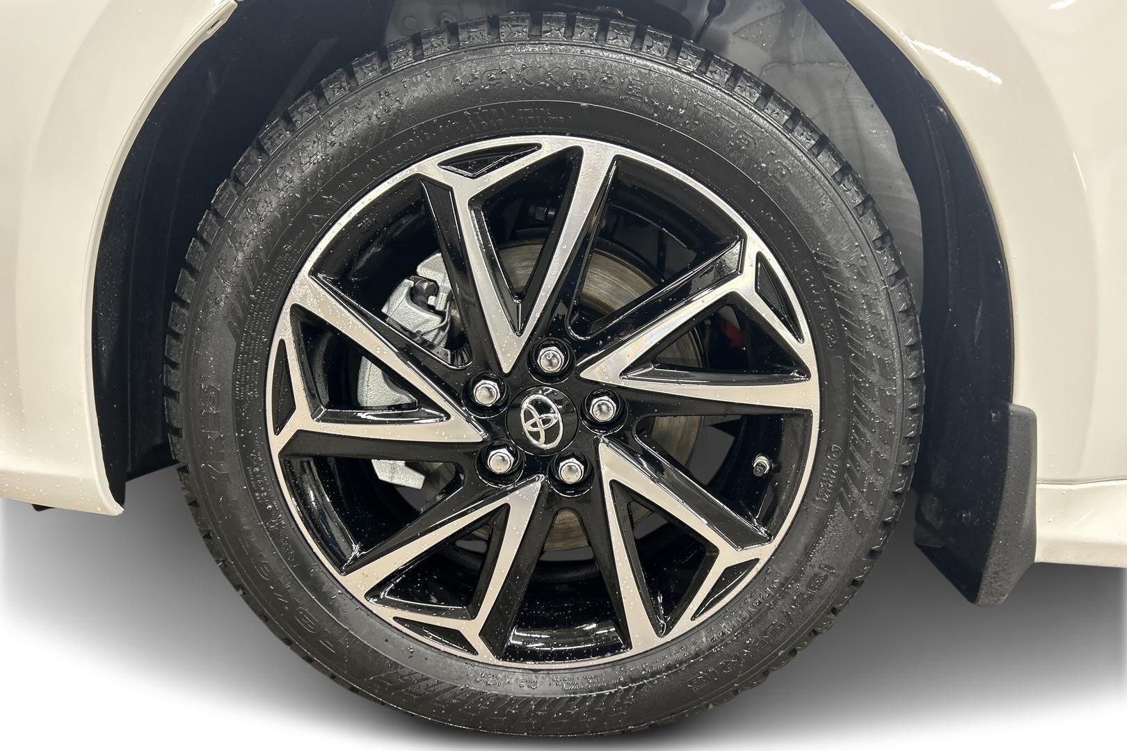 Toyota Yaris iso kuva 12