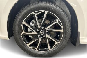 Toyota Yaris esikatselu 12