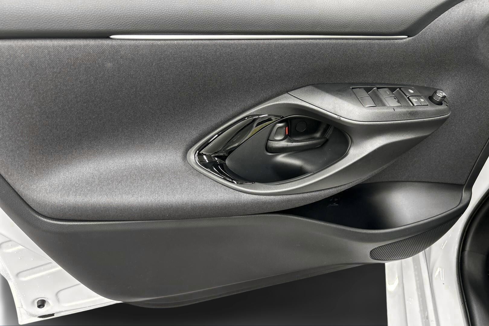 Toyota Yaris iso kuva 13