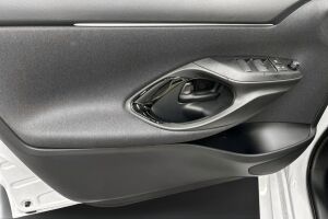 Toyota Yaris esikatselu 13