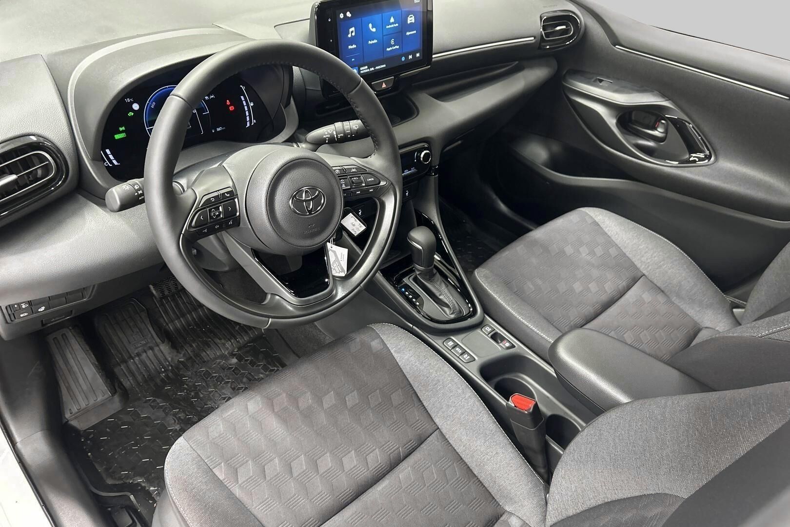 Toyota Yaris iso kuva 8