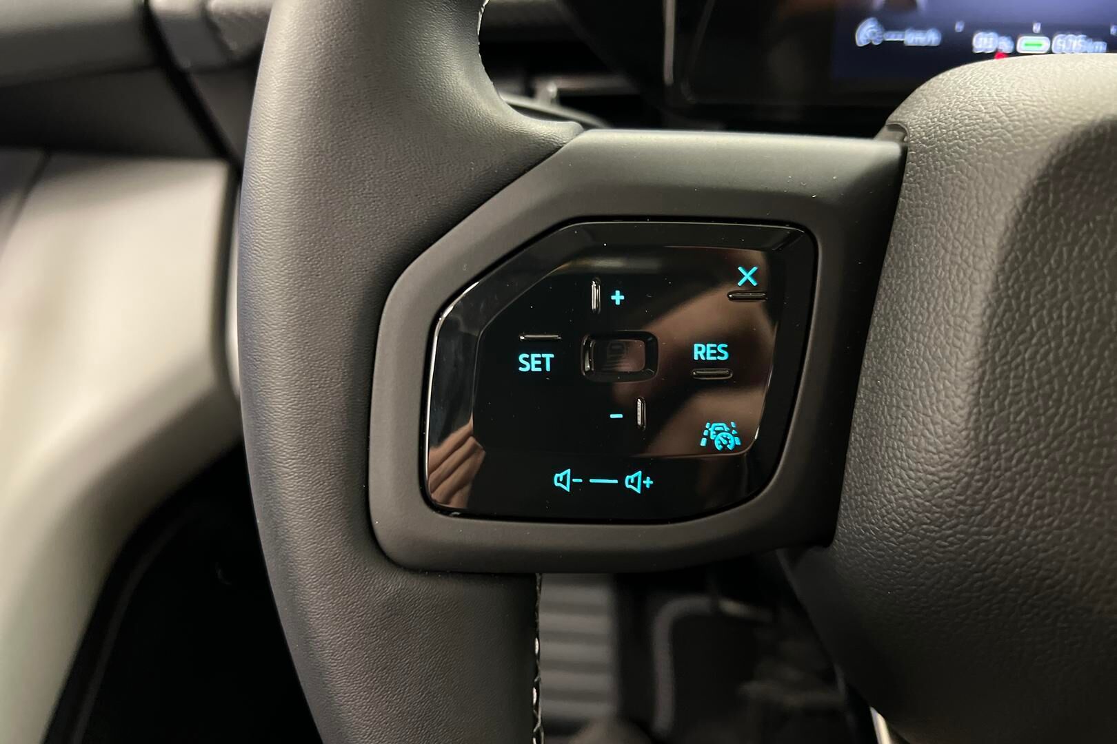 Ford Explorer iso kuva 16