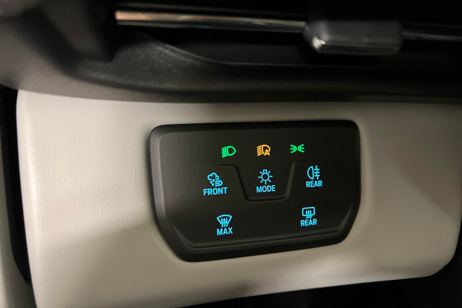 Ford Explorer iso kuva 18