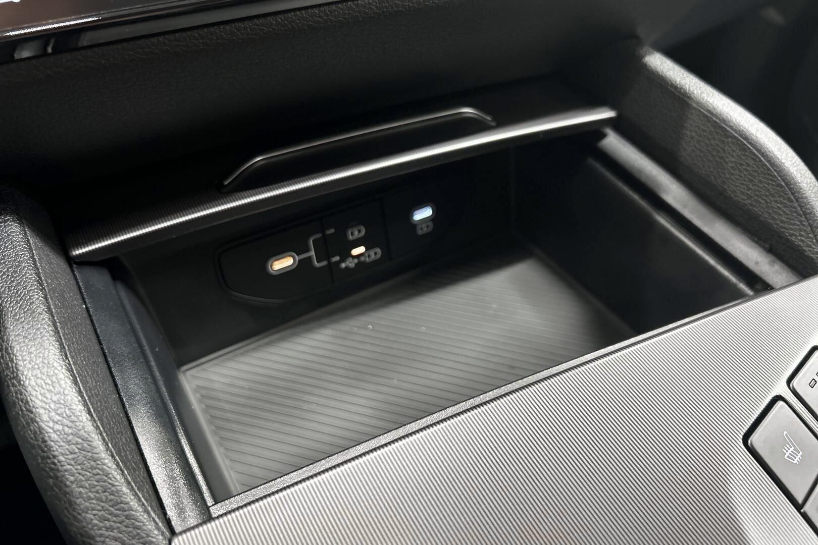 Kia Sportage iso kuva 16