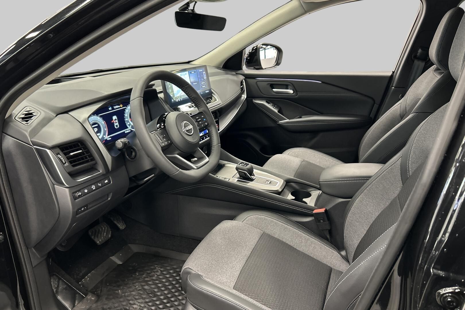 Nissan Qashqai iso kuva 8