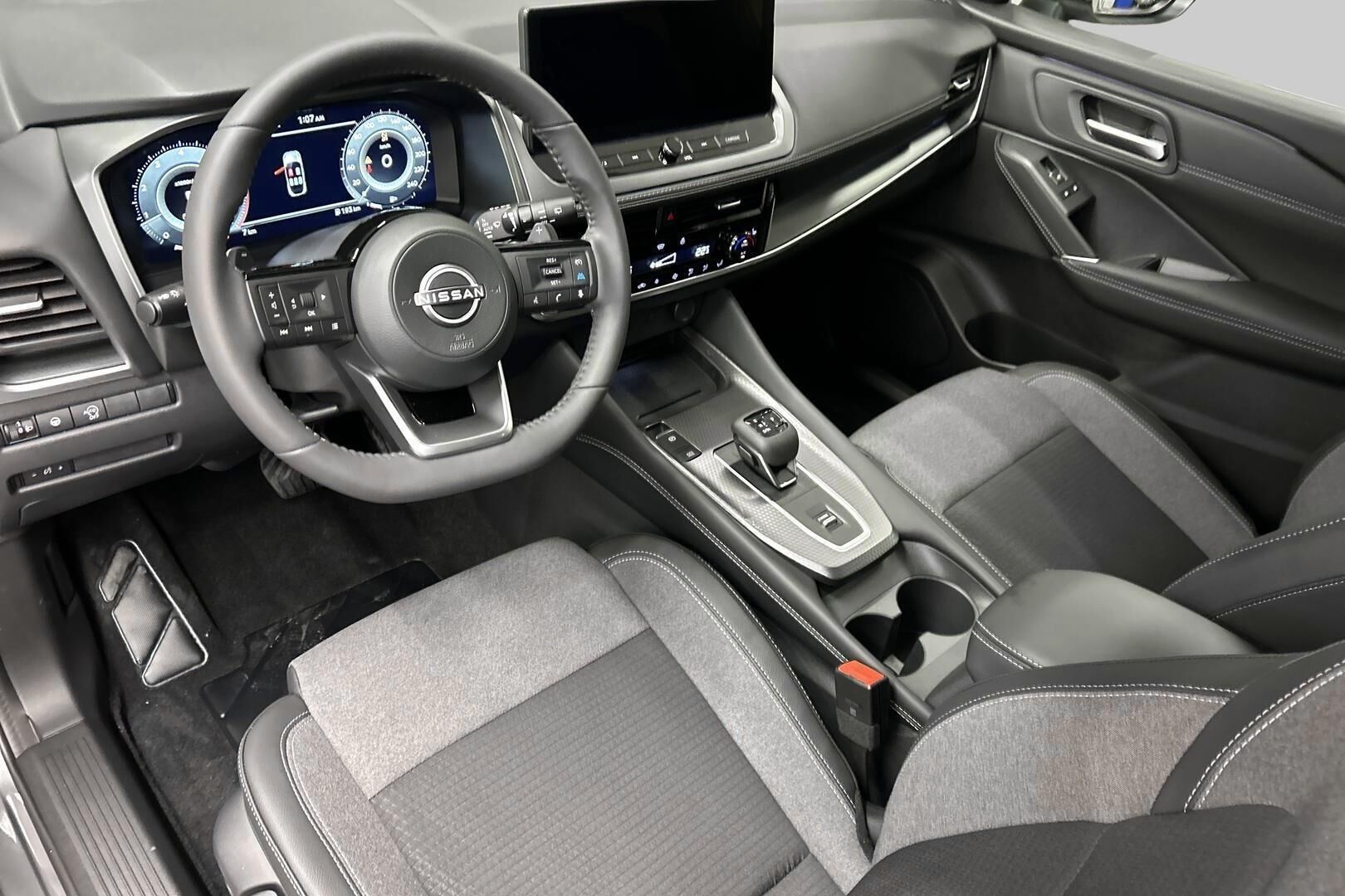 Nissan Qashqai iso kuva 8