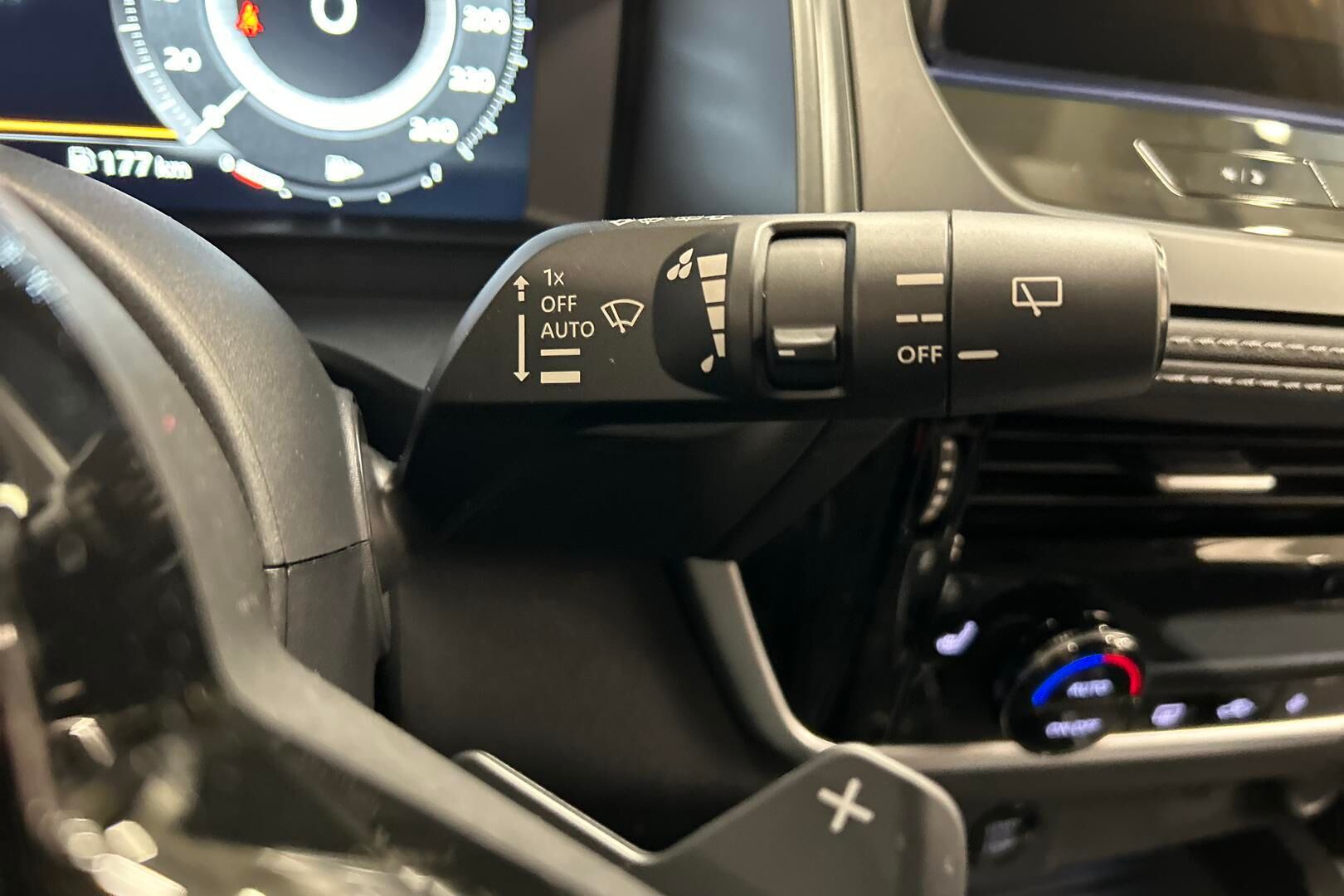 Nissan Qashqai iso kuva 17