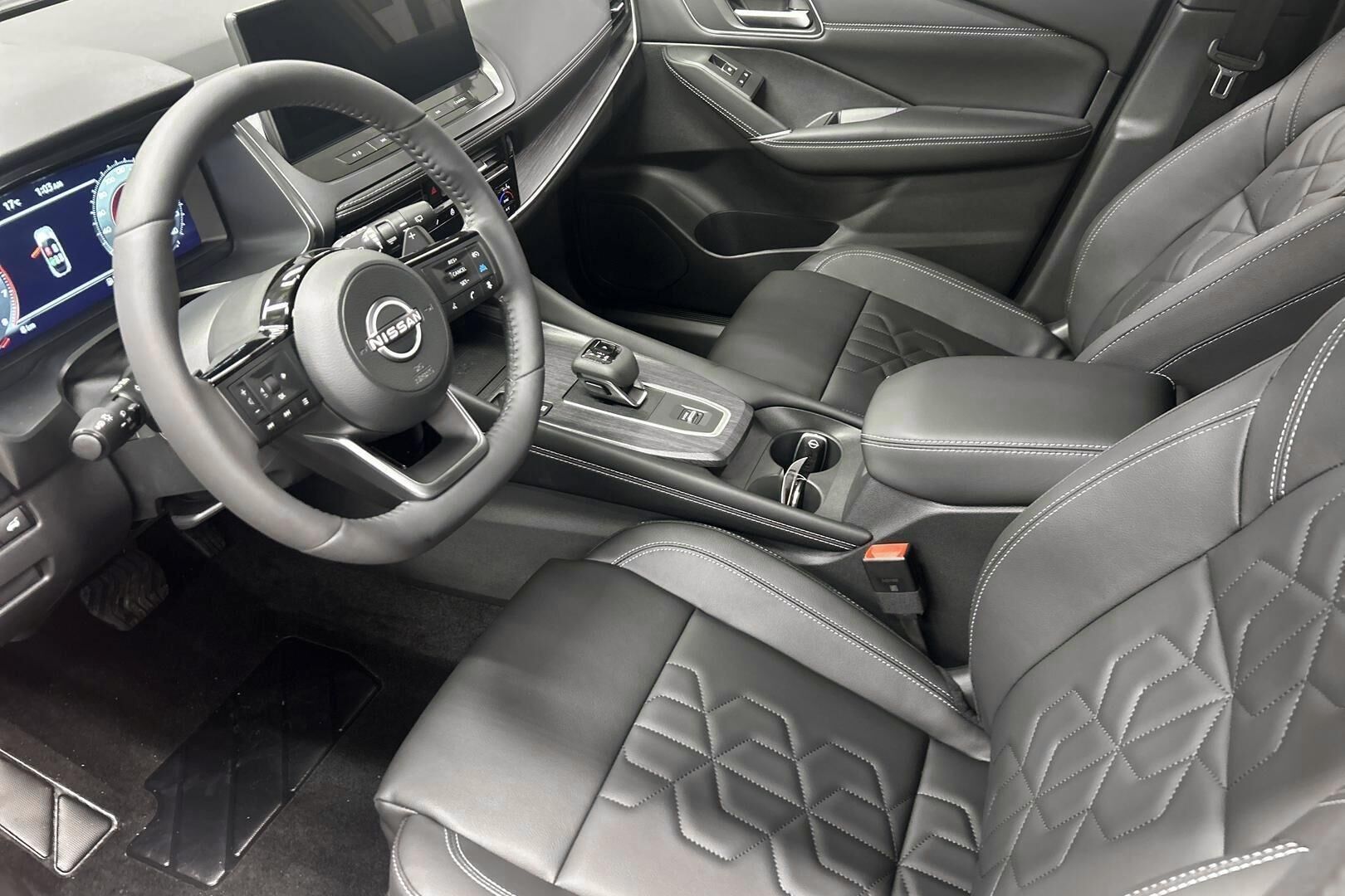 Nissan Qashqai iso kuva 8