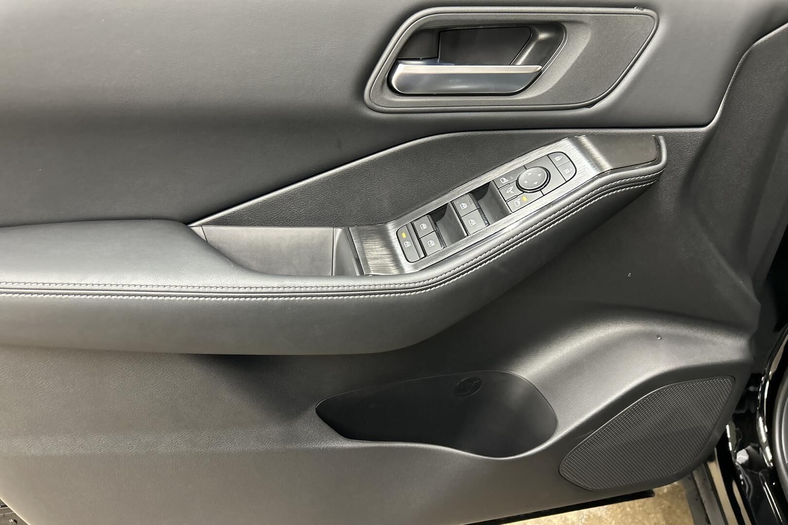 Nissan X-Trail iso kuva 15