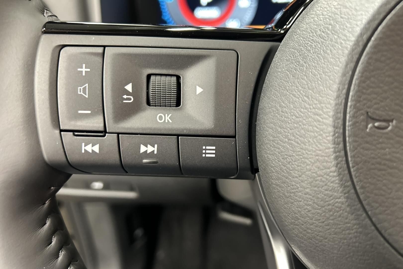 Nissan X-Trail iso kuva 2