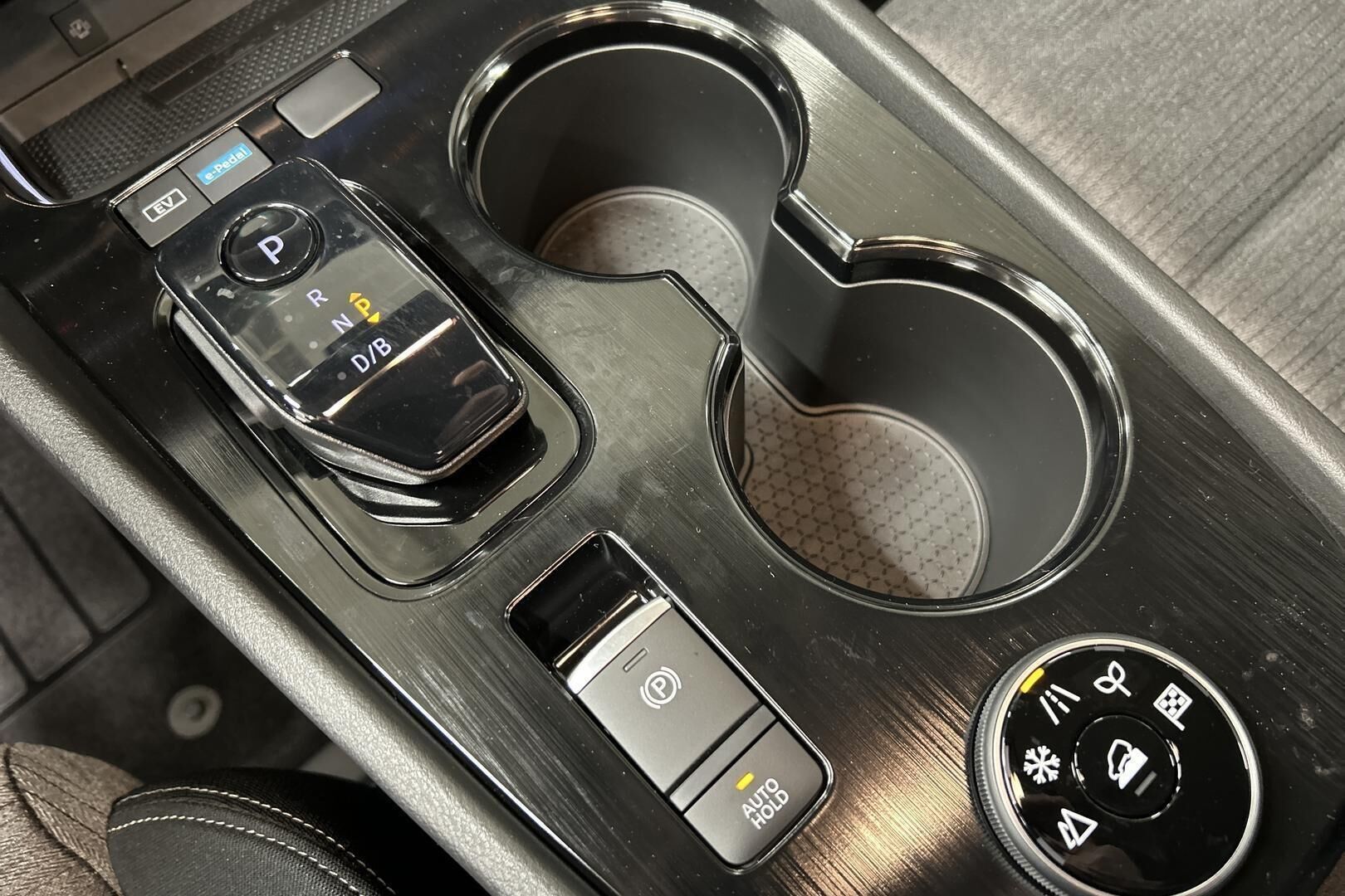 Nissan X-Trail iso kuva 20