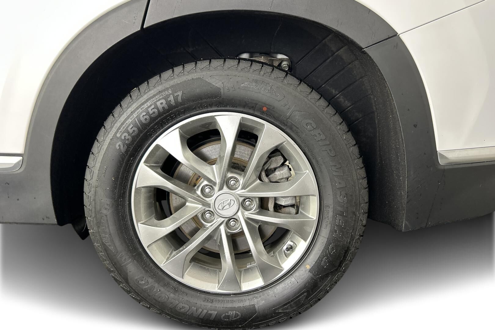Hyundai Santa Fe iso kuva 12