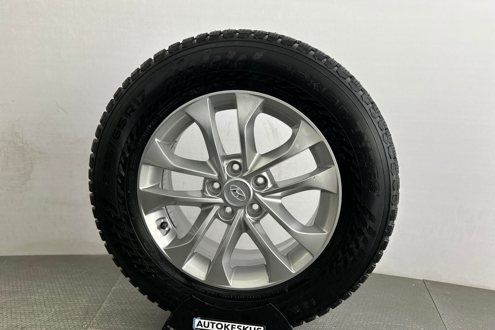 Hyundai Santa Fe iso kuva 13