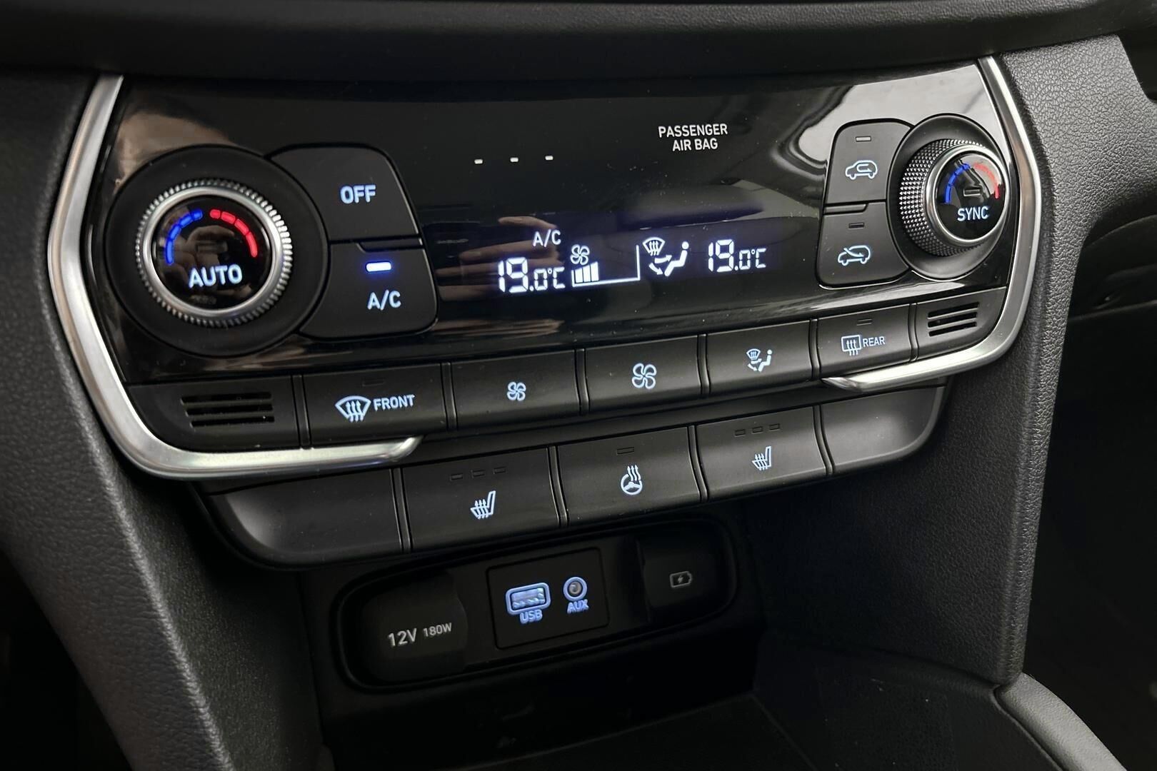 Hyundai Santa Fe iso kuva 18