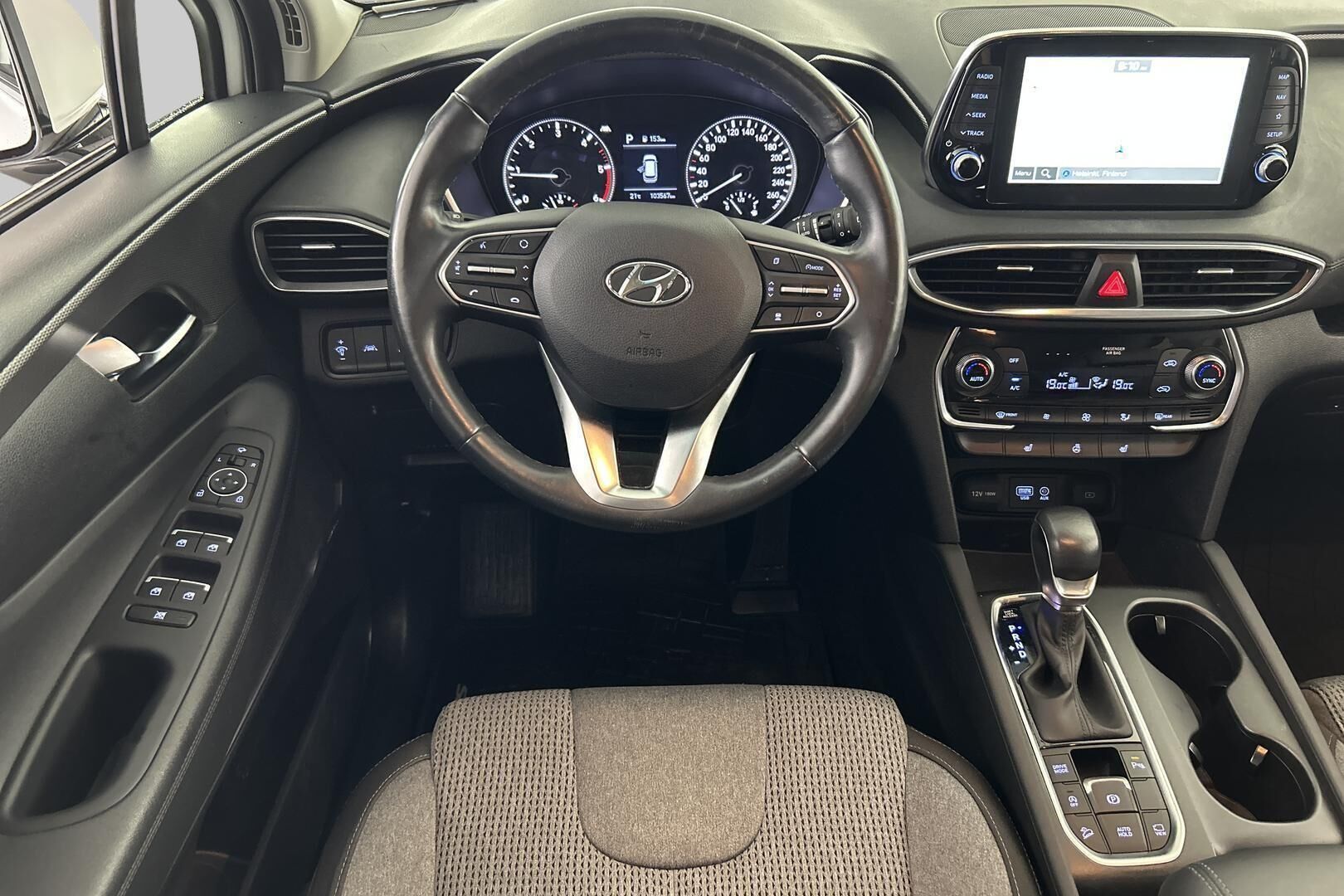 Hyundai Santa Fe iso kuva 25
