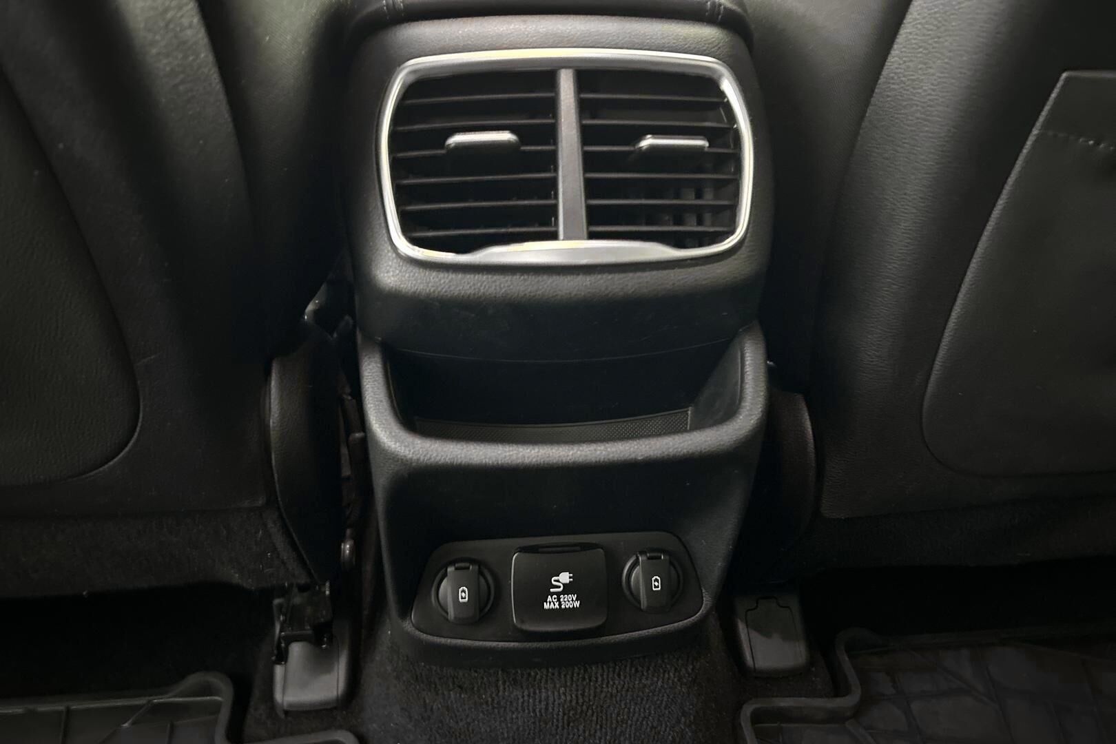 Hyundai Santa Fe iso kuva 26