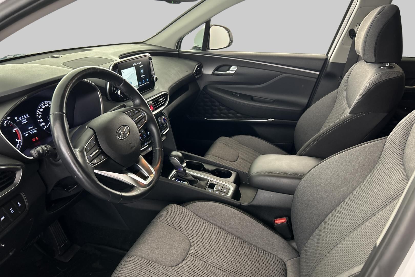 Hyundai Santa Fe iso kuva 8