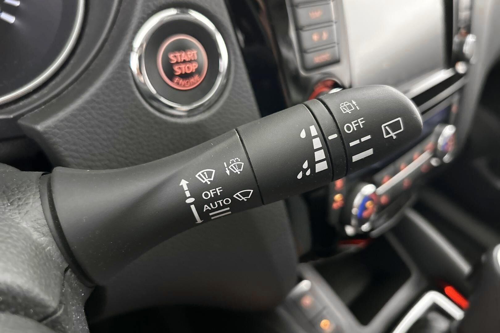 Nissan Qashqai iso kuva 16