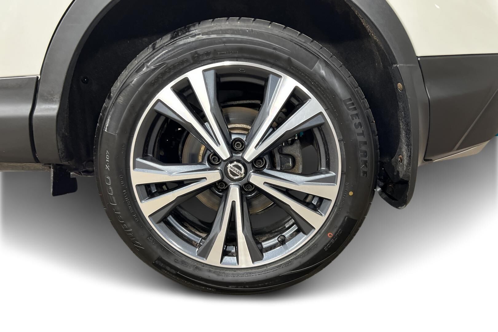 Nissan Qashqai iso kuva 13