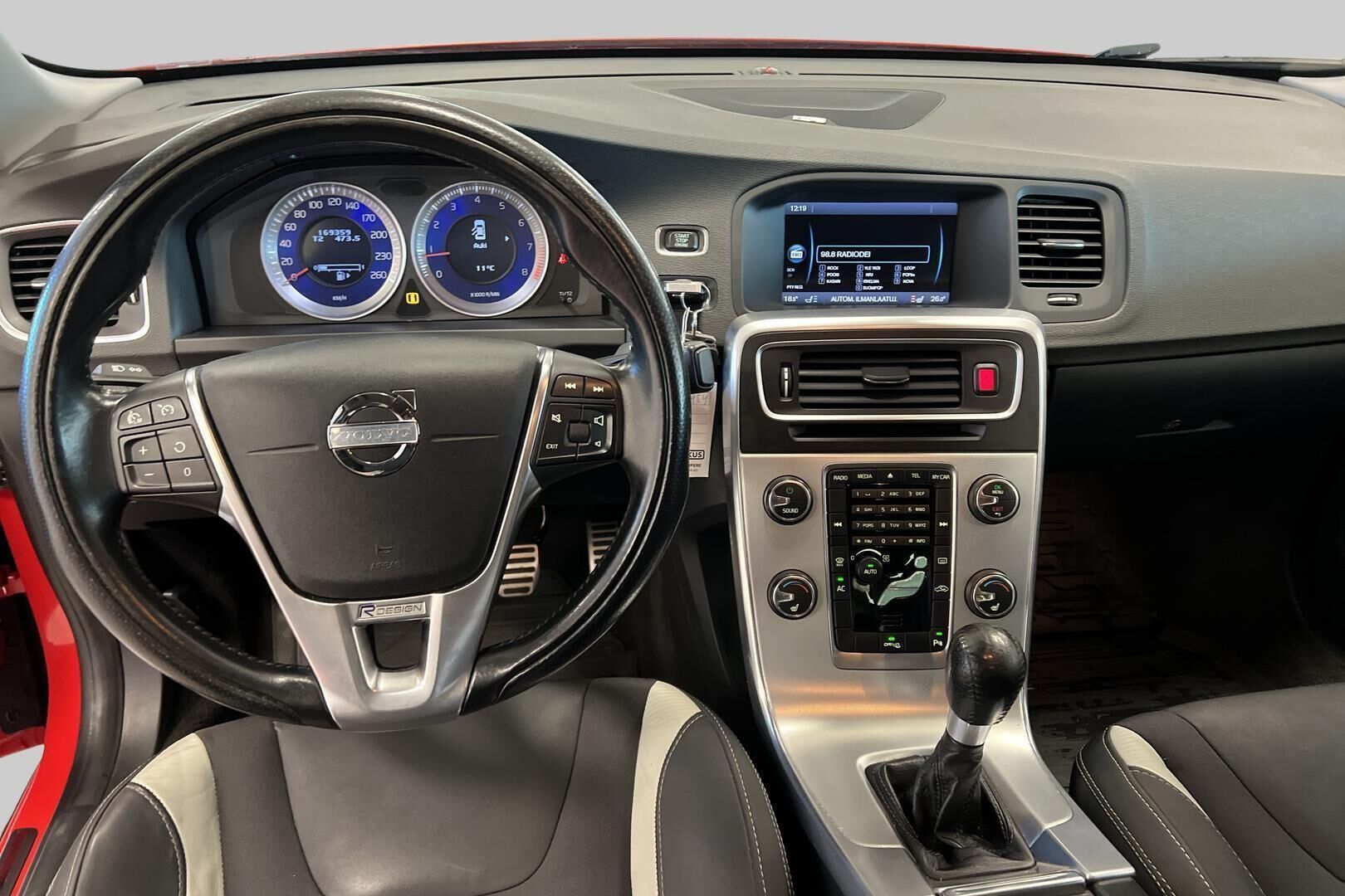 Volvo S60 iso kuva 11