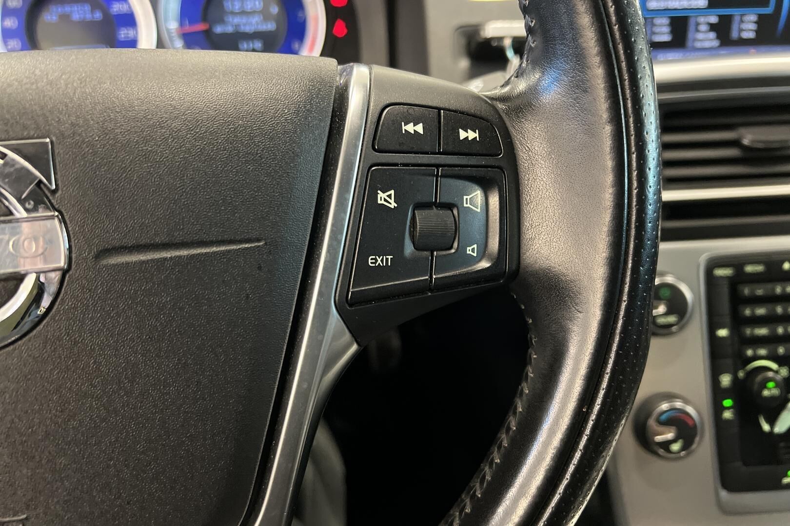 Volvo S60 iso kuva 19