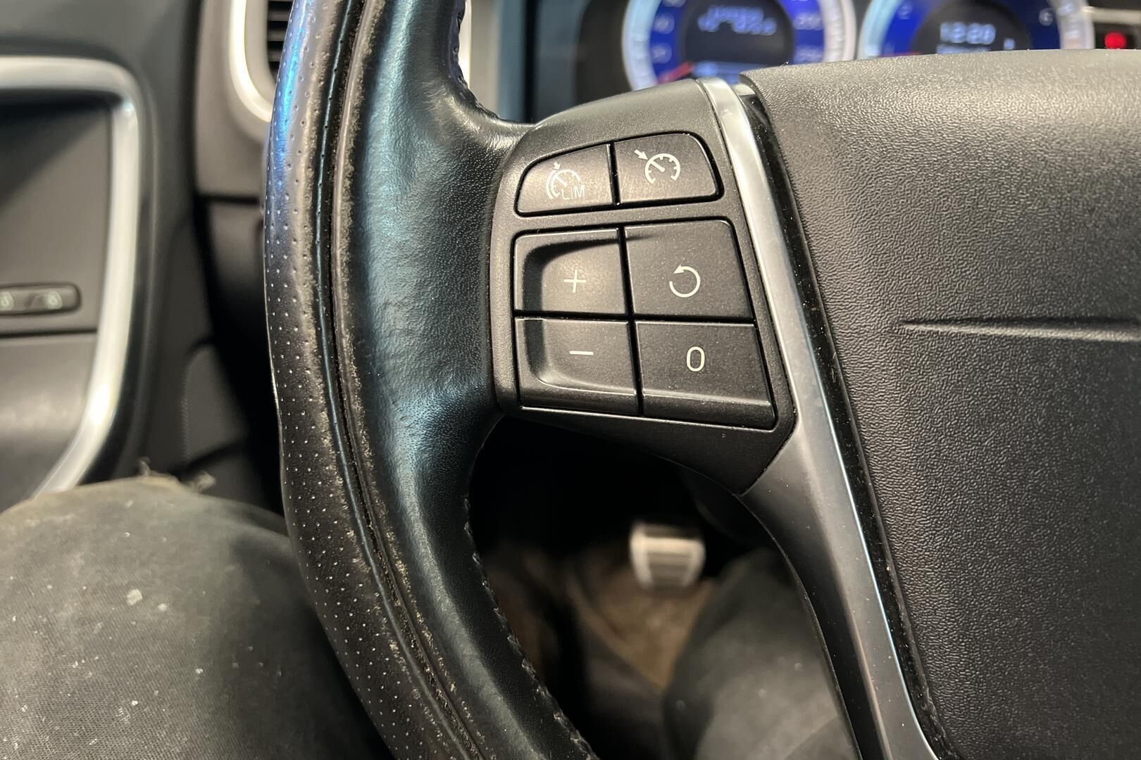 Volvo S60 iso kuva 19