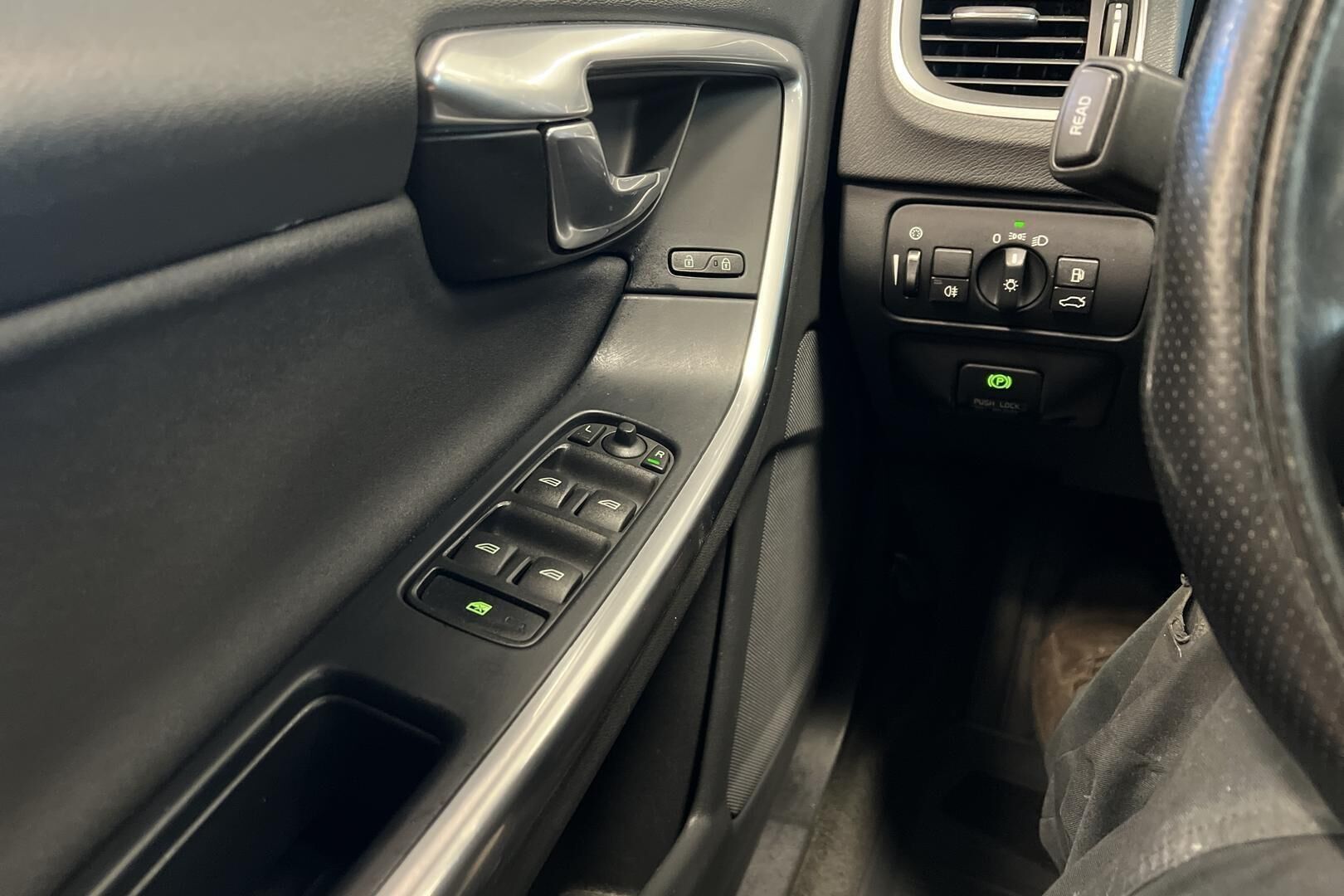 Volvo S60 iso kuva 21