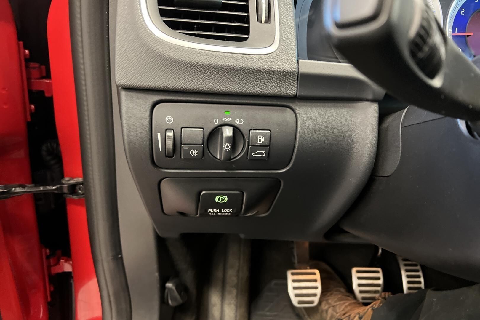 Volvo S60 iso kuva 21