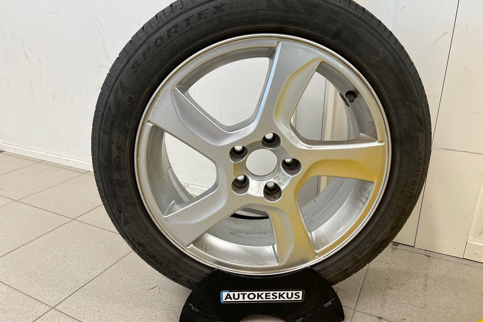 Volvo S60 iso kuva 23