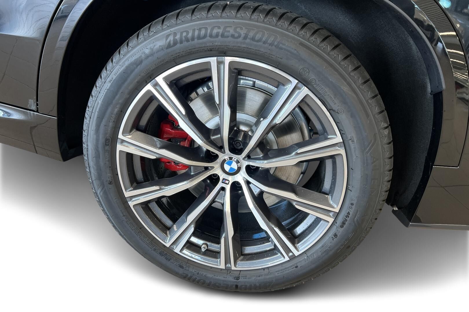 BMW X5 iso kuva 12