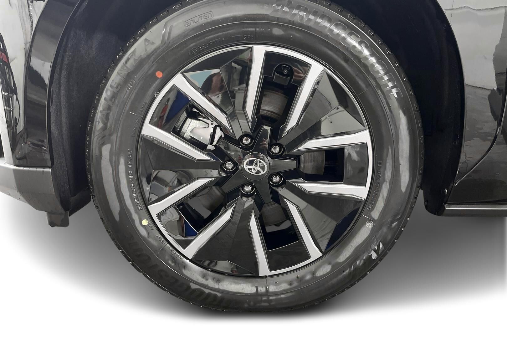 Toyota bZ4X iso kuva 14