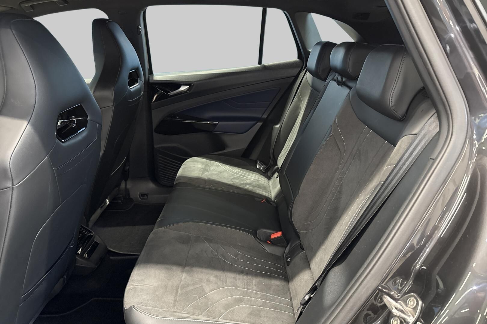 VOLKSWAGEN ID.4 iso kuva 7