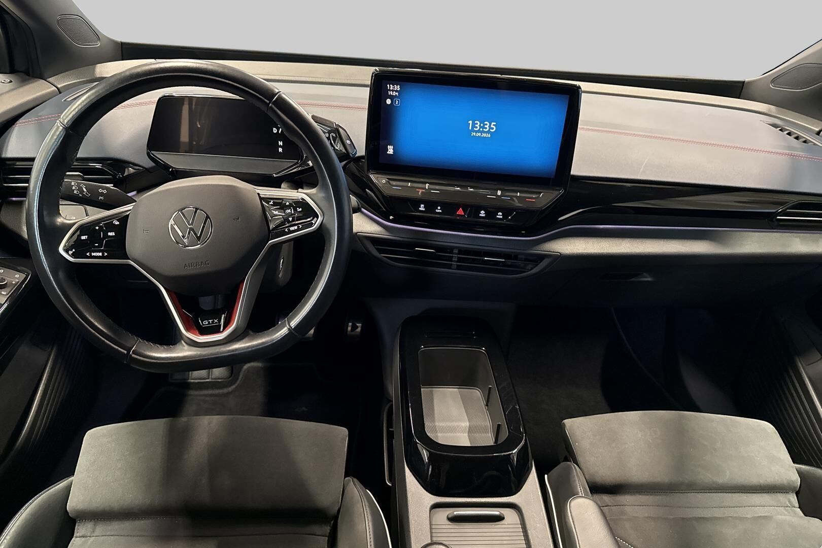 VOLKSWAGEN ID.4 iso kuva 8