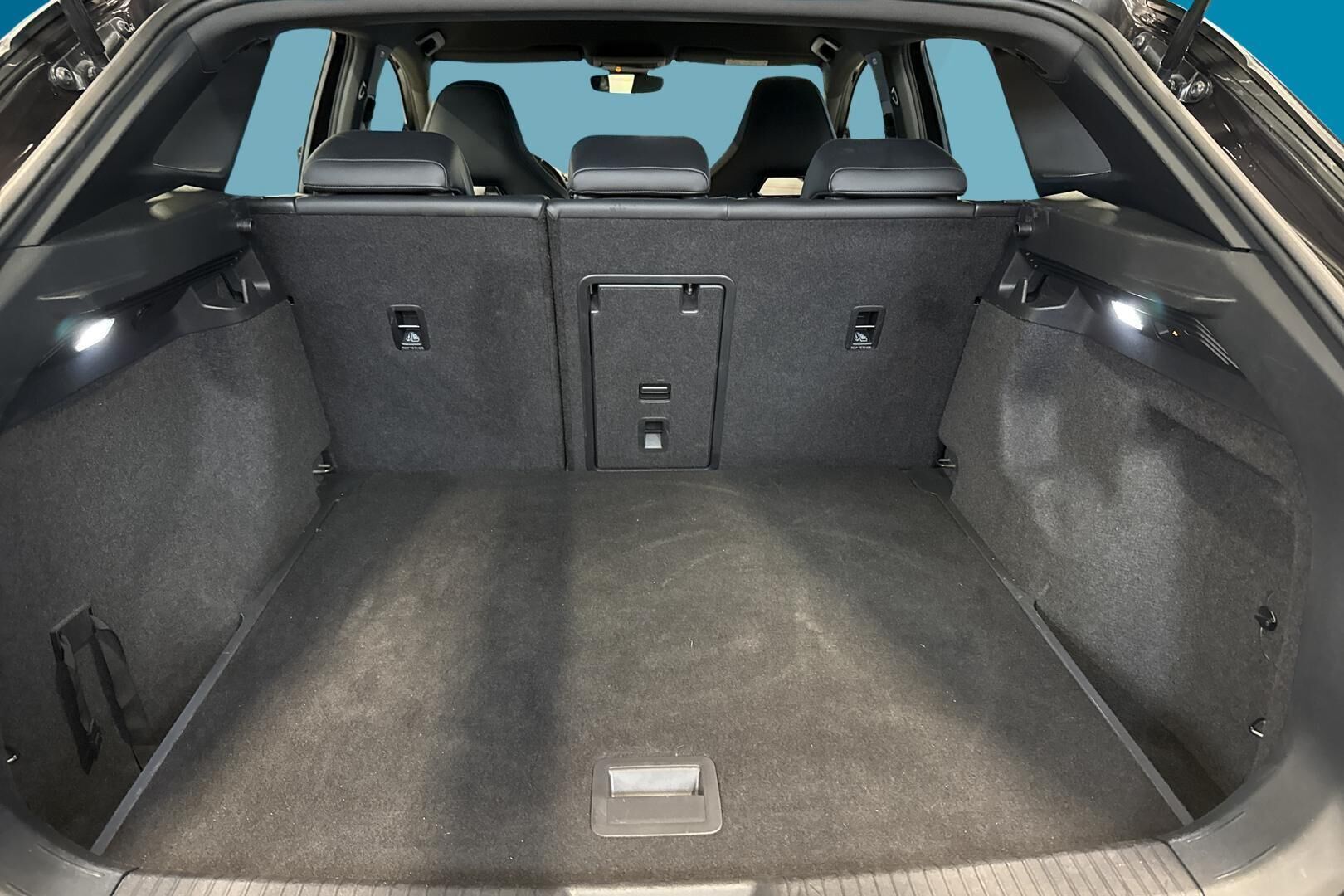 VOLKSWAGEN ID.4 iso kuva 25