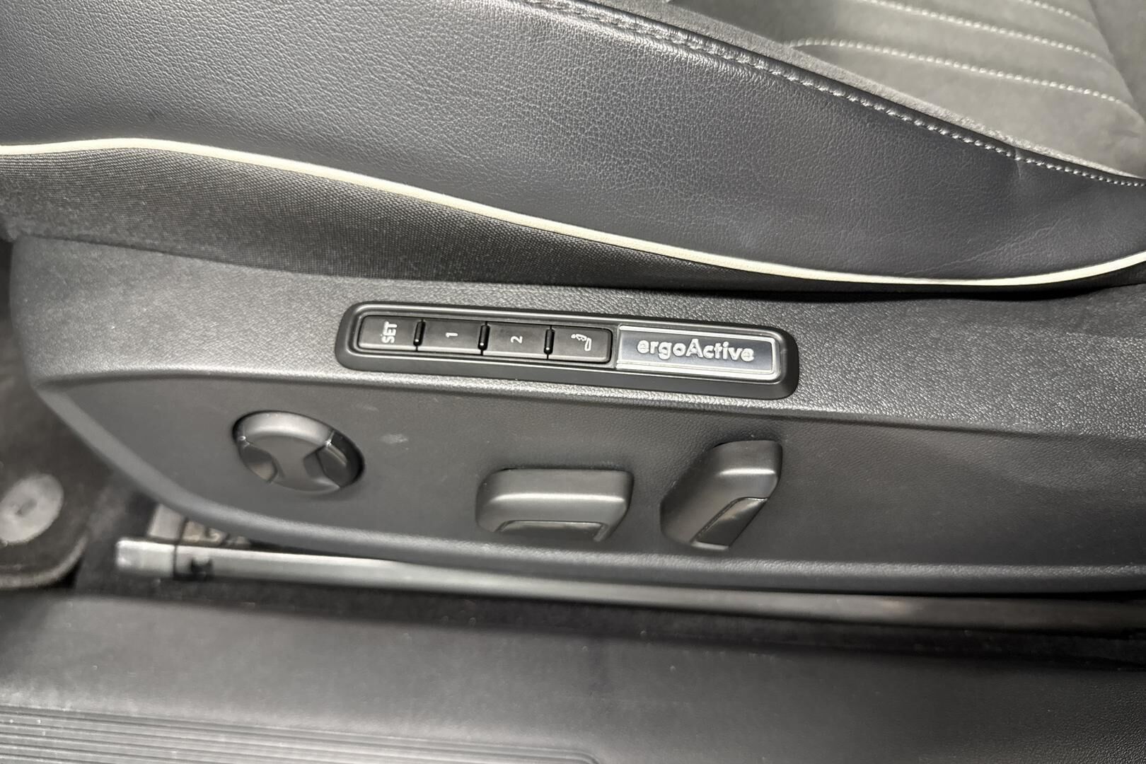 VOLKSWAGEN ID.4 iso kuva 16