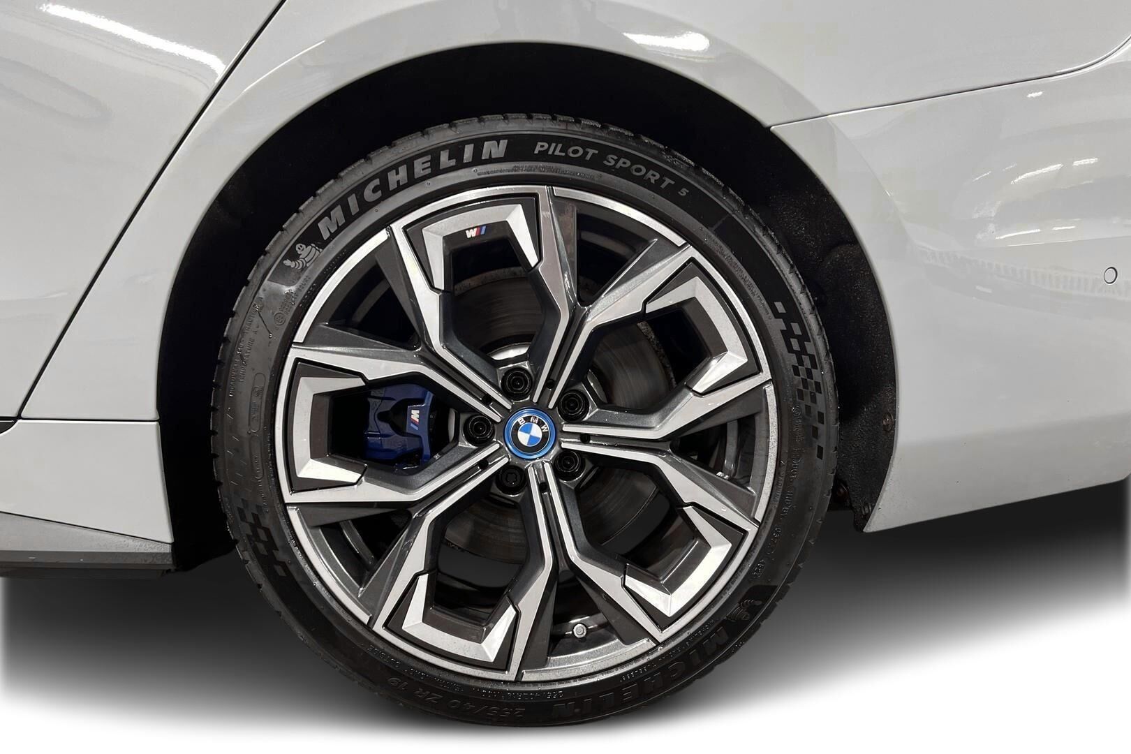 BMW i4 M50 iso kuva 12