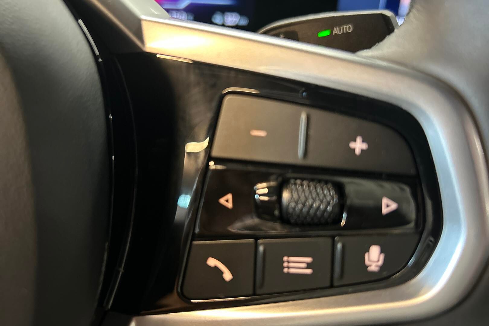 BMW I4 iso kuva 24
