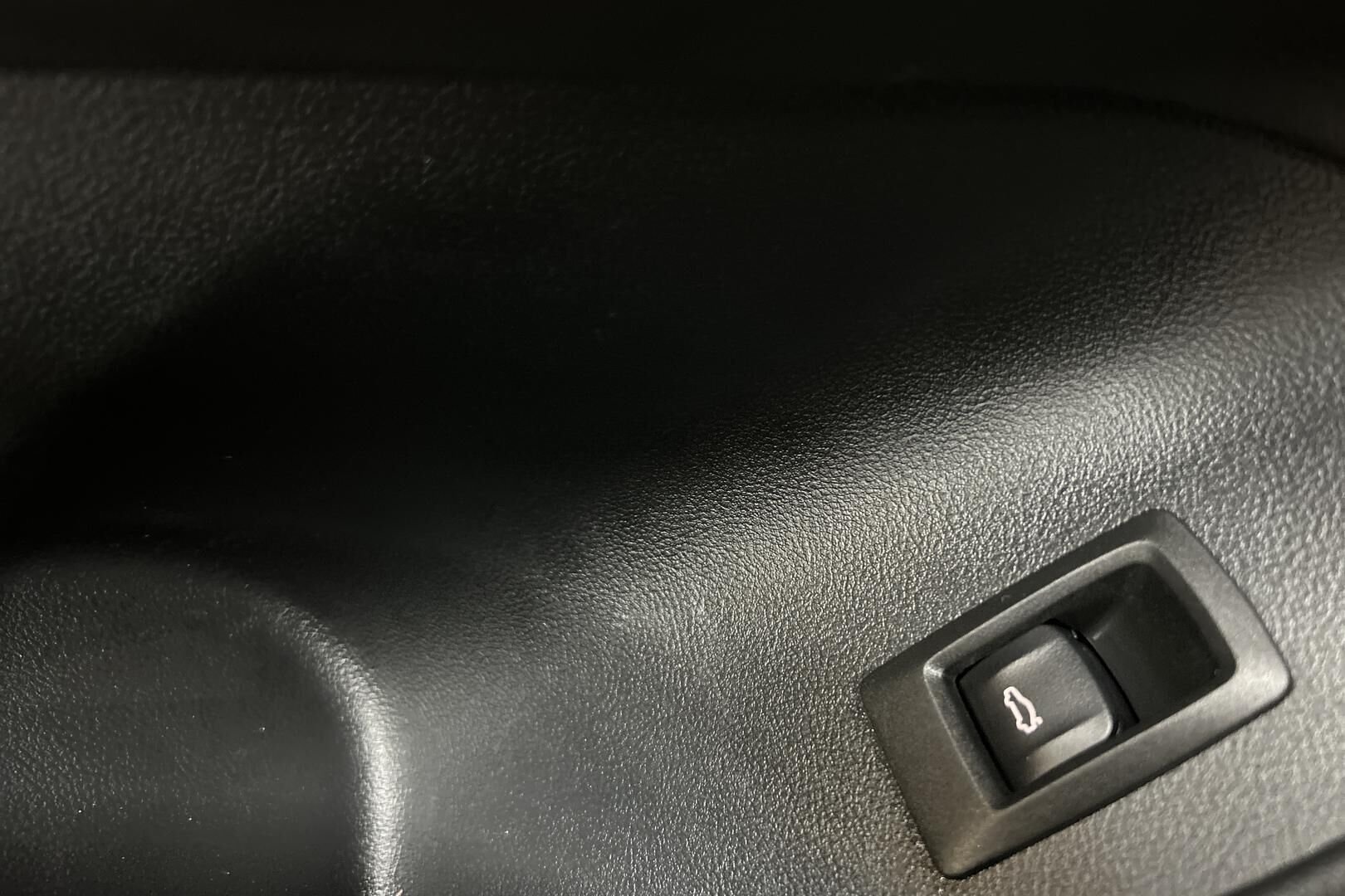 BMW I4 iso kuva 29