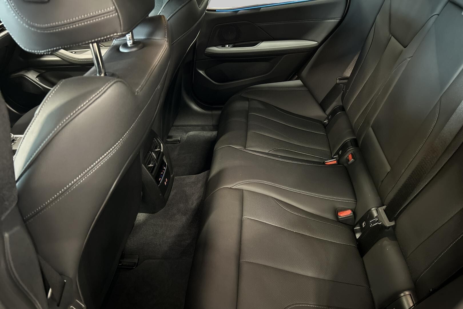 BMW I4 iso kuva 9