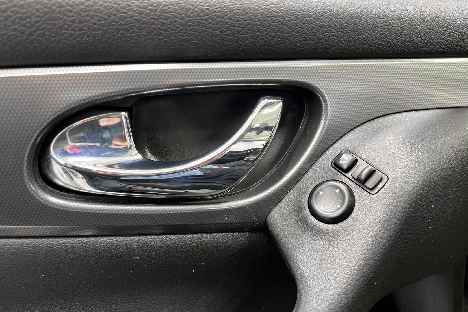 Nissan Qashqai iso kuva 17