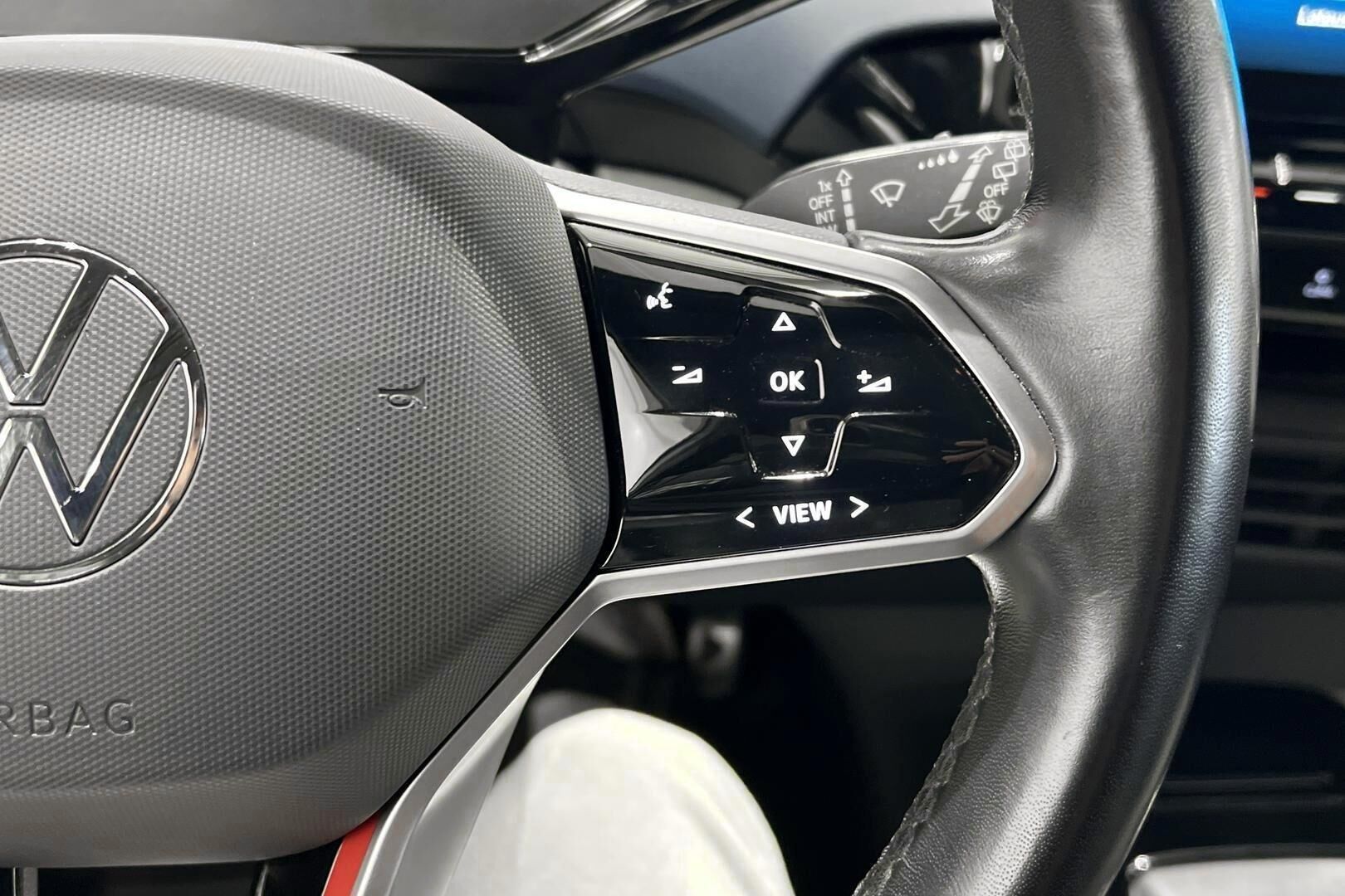 VOLKSWAGEN ID.4 iso kuva 13