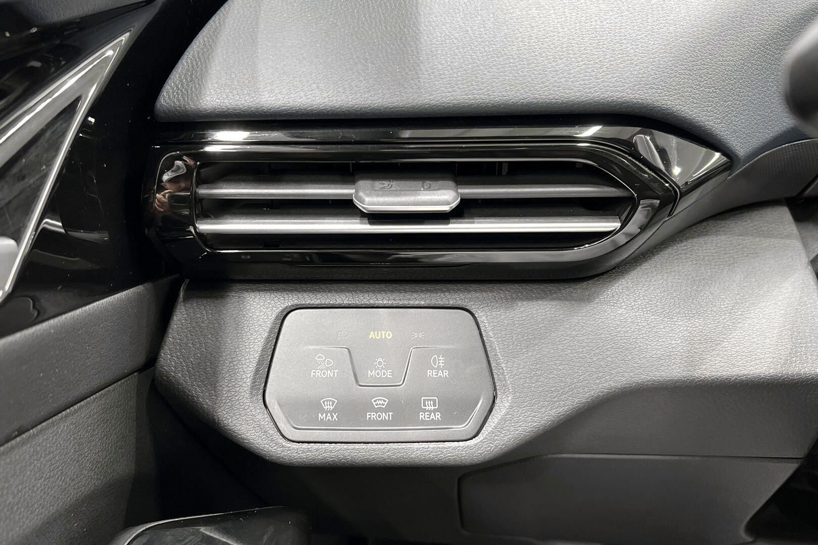 VOLKSWAGEN ID.4 iso kuva 15