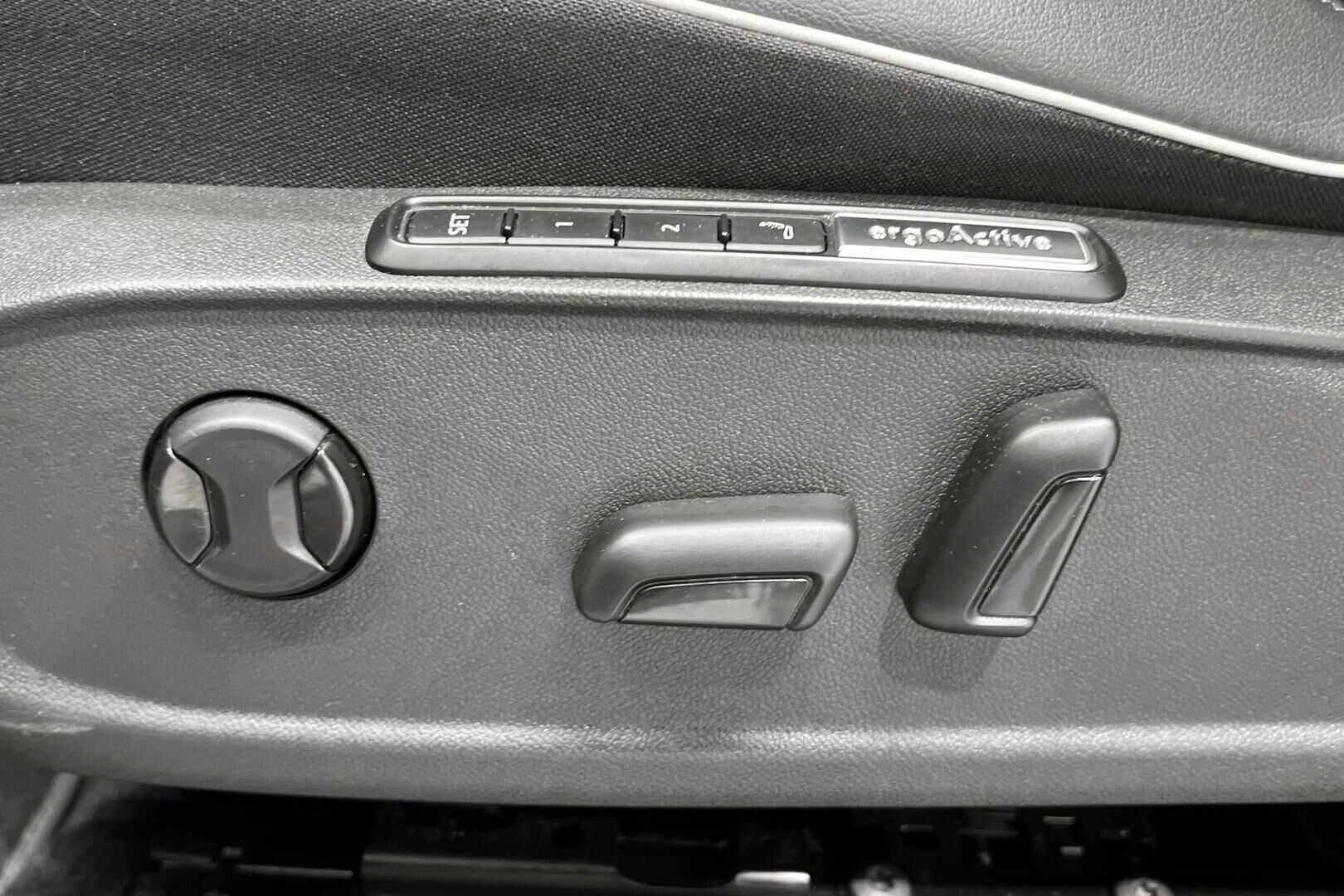 VOLKSWAGEN ID.4 iso kuva 16