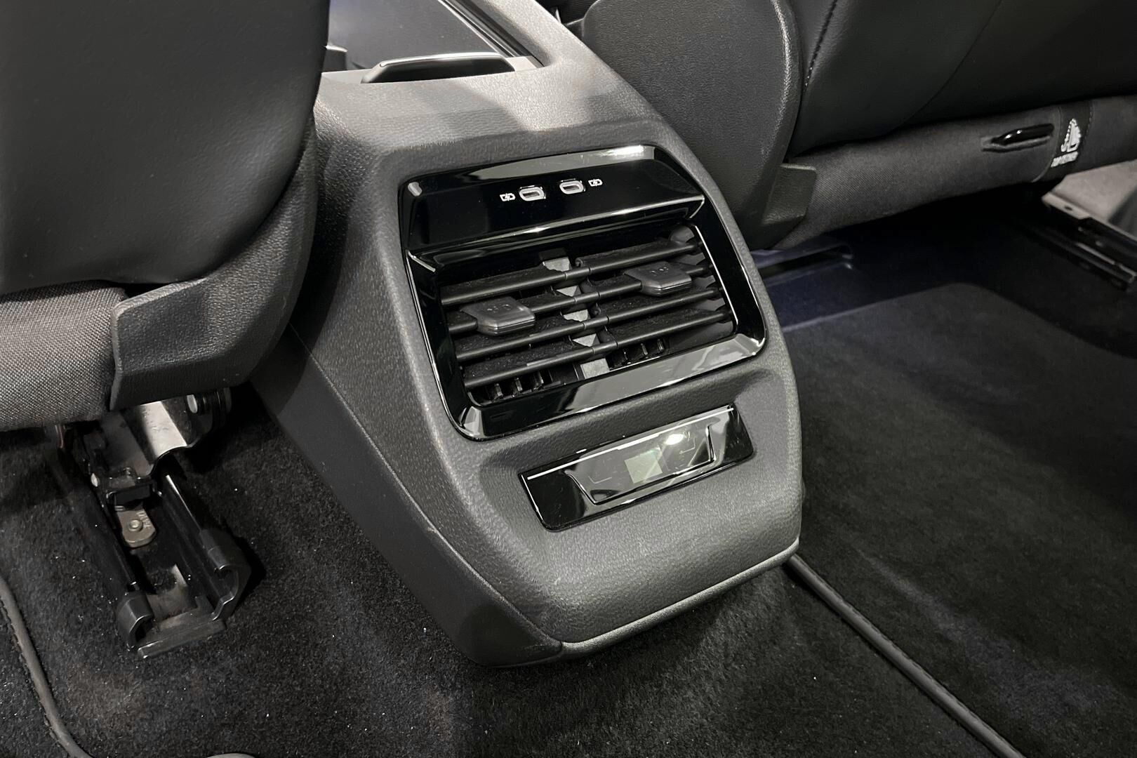 VOLKSWAGEN ID.4 iso kuva 42