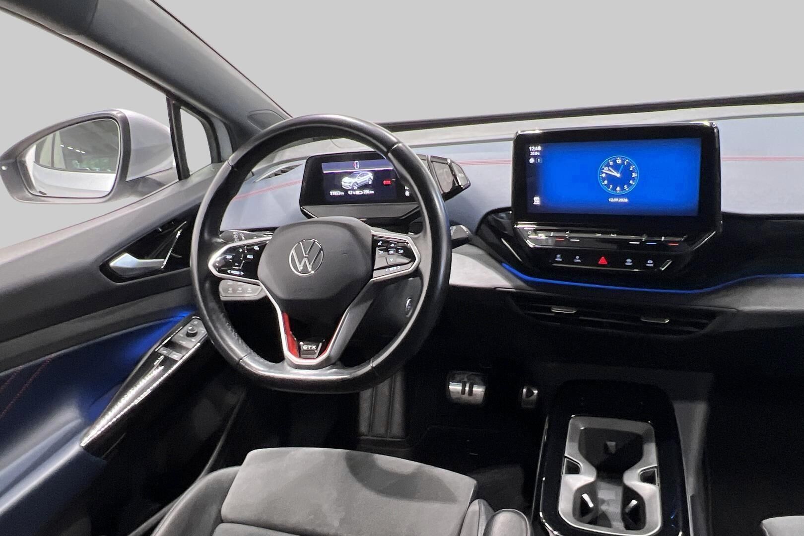VOLKSWAGEN ID.4 iso kuva 17