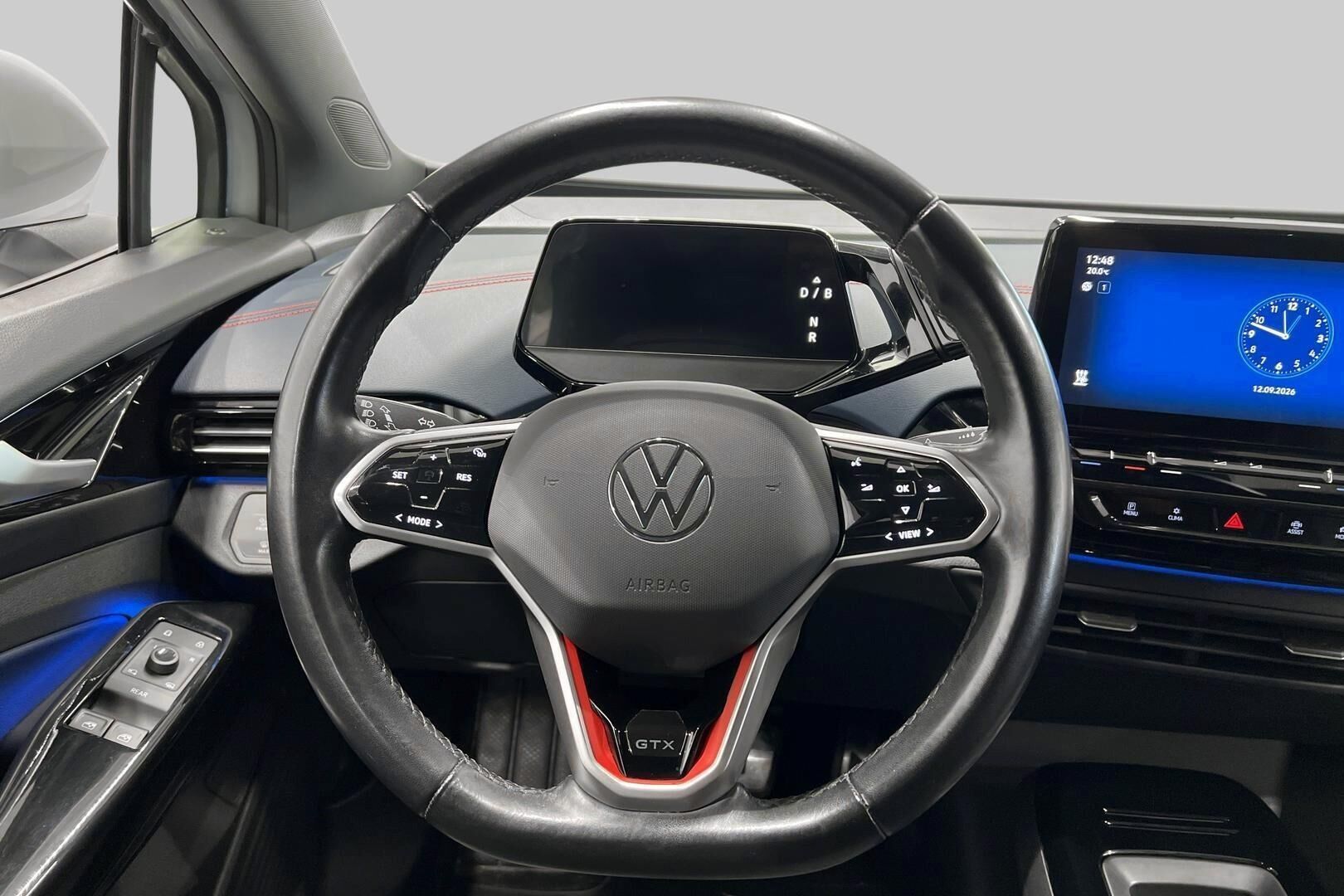 VOLKSWAGEN ID.4 iso kuva 43